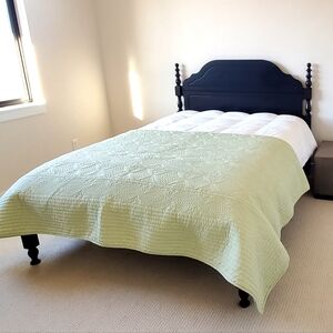 Vtg Pottery Barn Sage Gr. Matelasse Quilted Blanket Coverlet, King/Cali King EUC